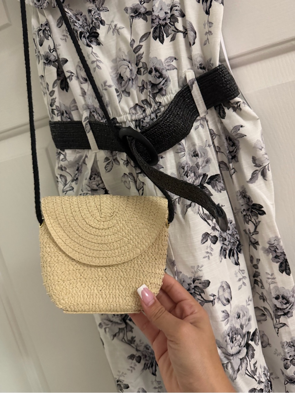 Tahari Floral Jumpsuit Size 8 with Belt & Crossbody Bag - Picture 8 of 9